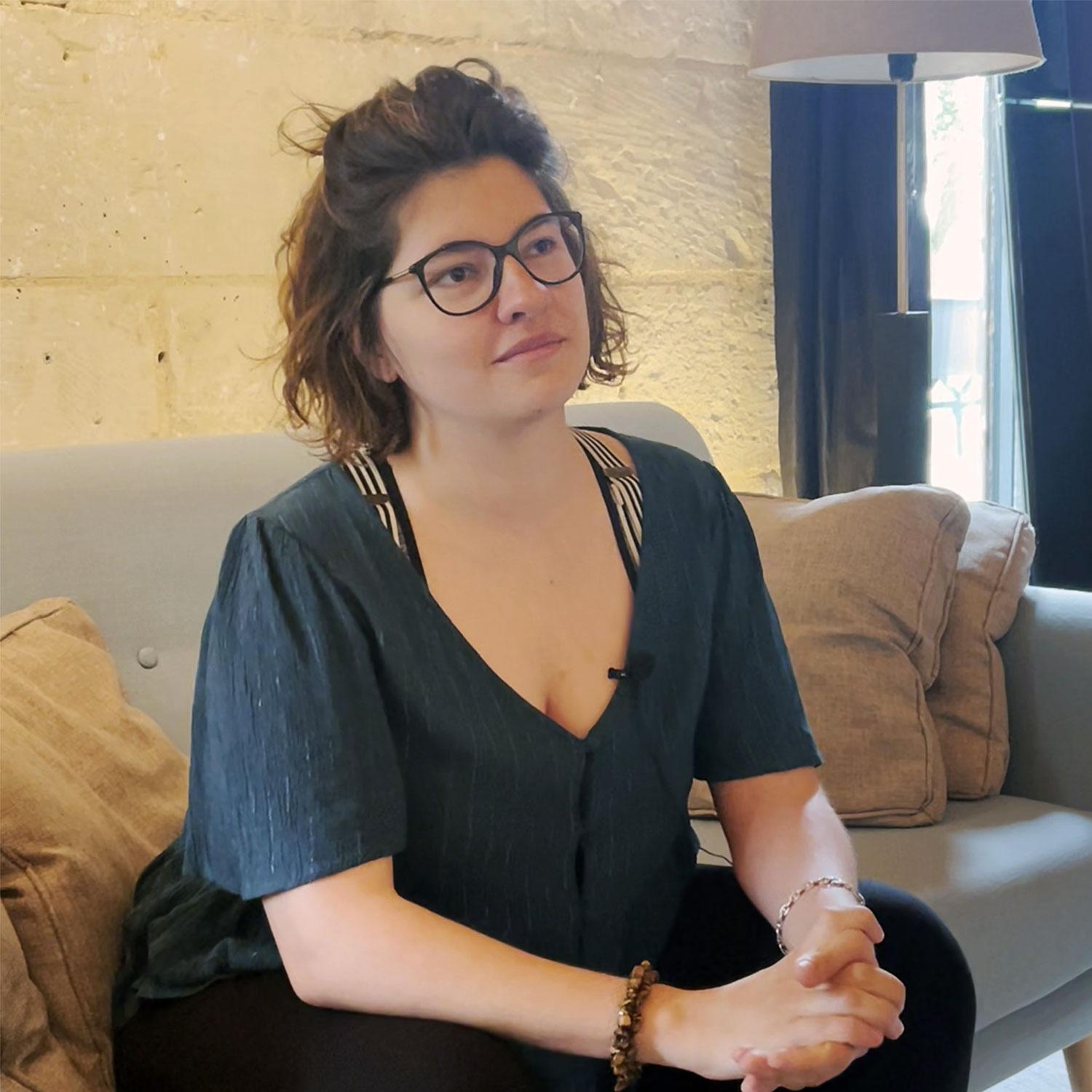 Rencontre avec Hyl (Annabelle Duprilot) pour sa première exposition de portraits à la galerie Arko de Nevers episode artwork