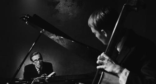 PROJECTION : Evedybody digs Bill Evans