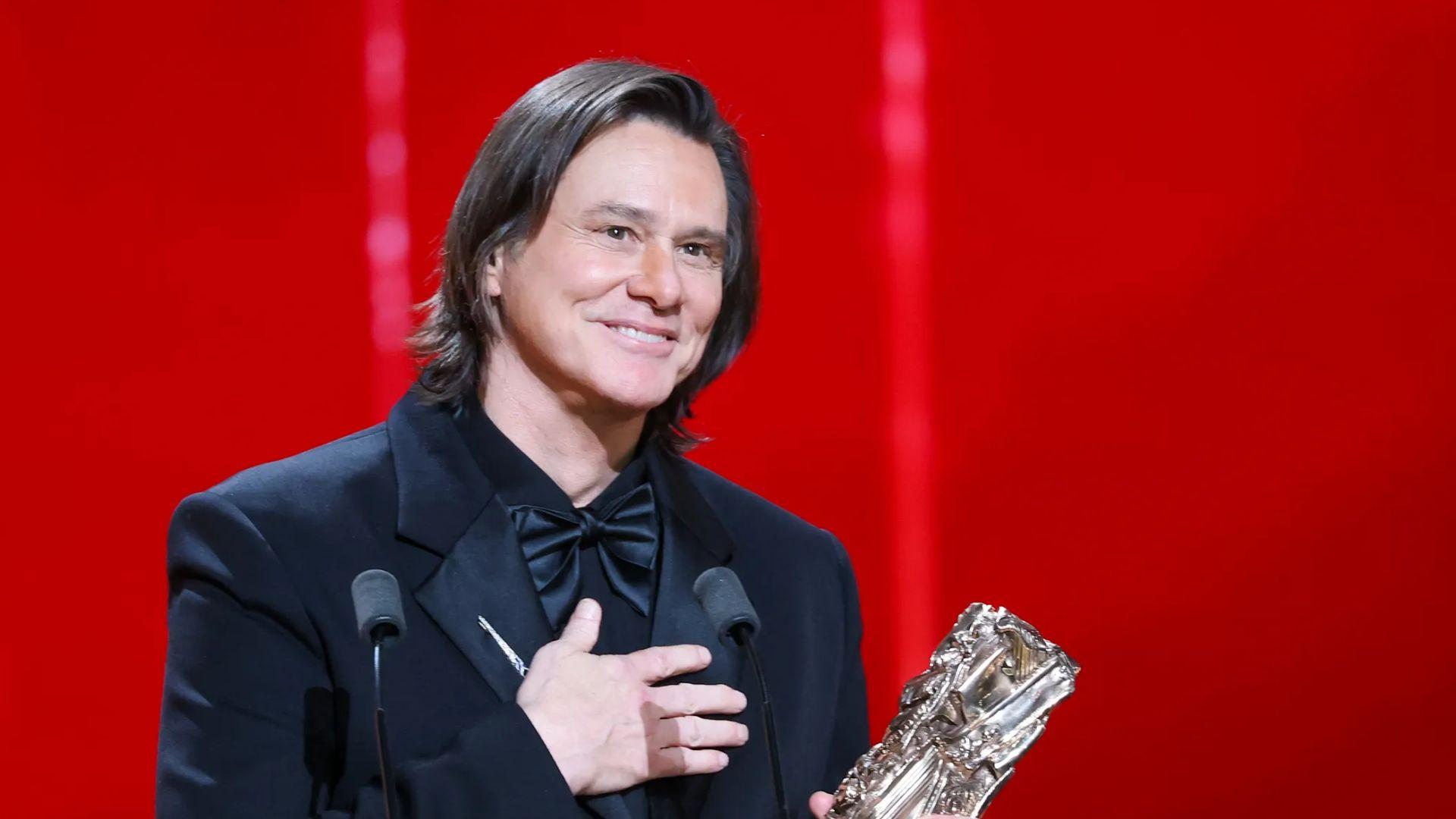 "Ce n'est pas lui" : comment un tweet a transformé le triomphe de Jim Carrey aux Césars en délire complotiste