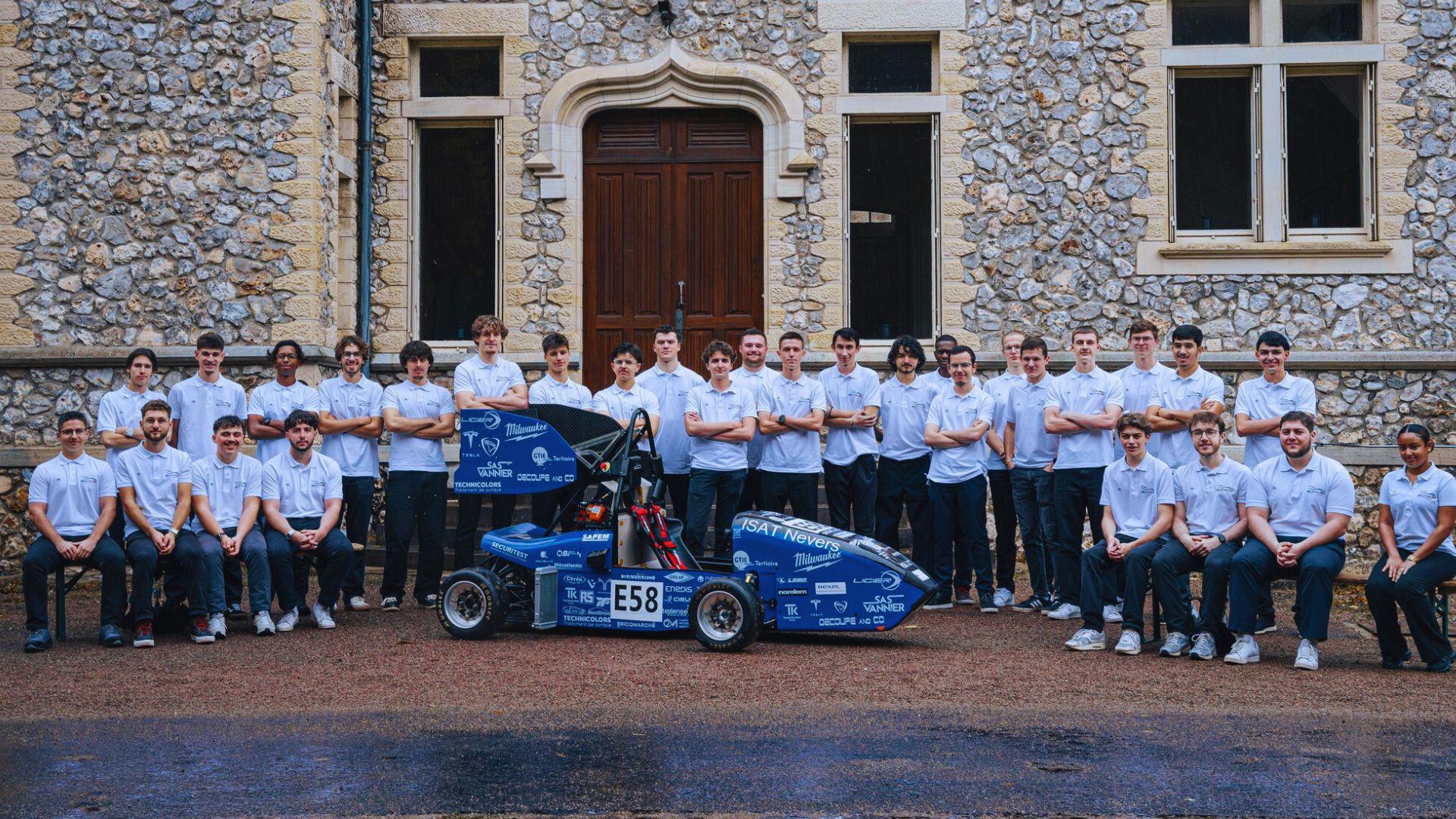 Des étudiants de l'ISAT Formula Team à Nevers construisent une monoplace électrique