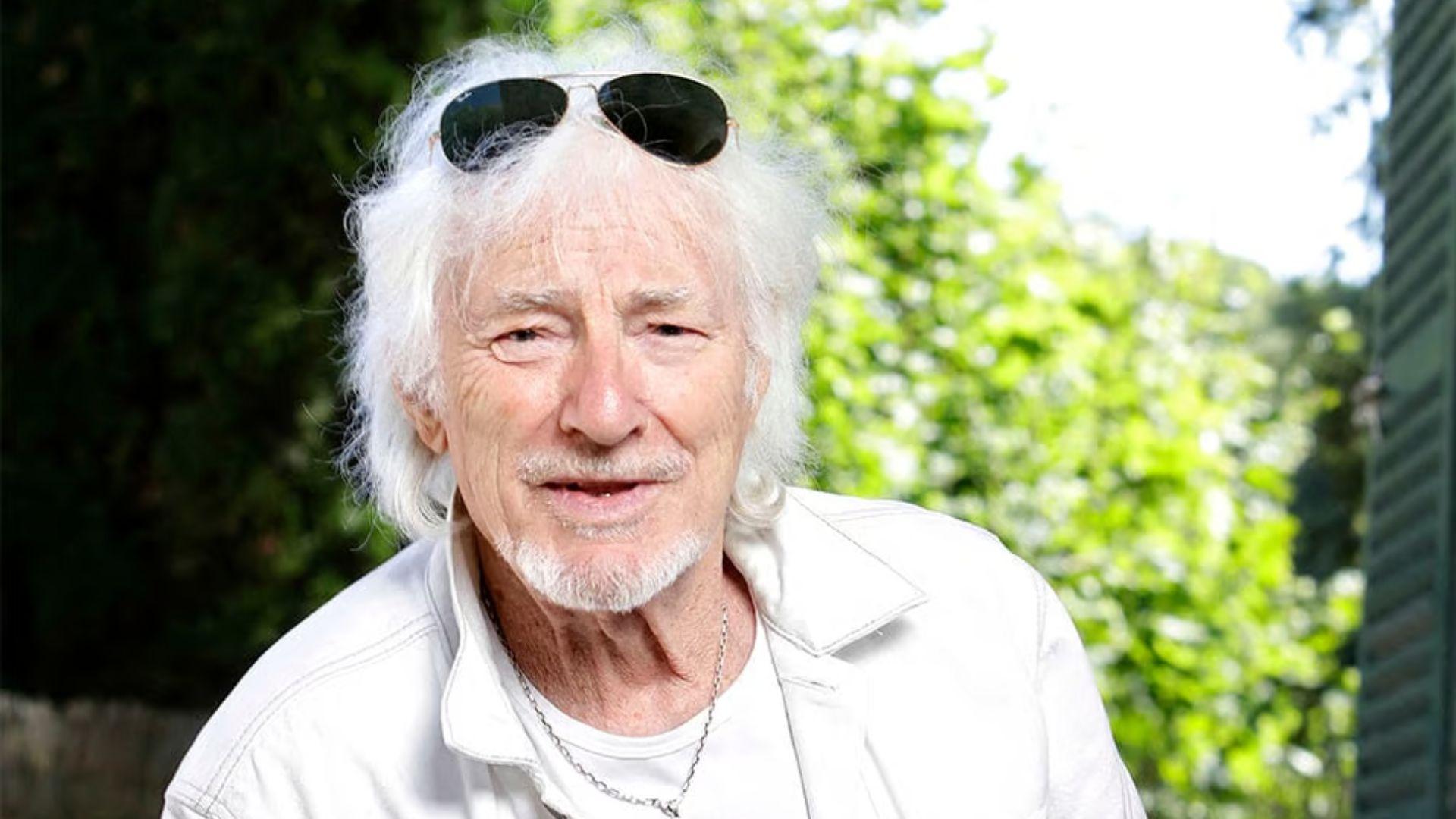 Hugues Auffray, l’éternel barde de la chanson française, fête ses 96 ans avec panache