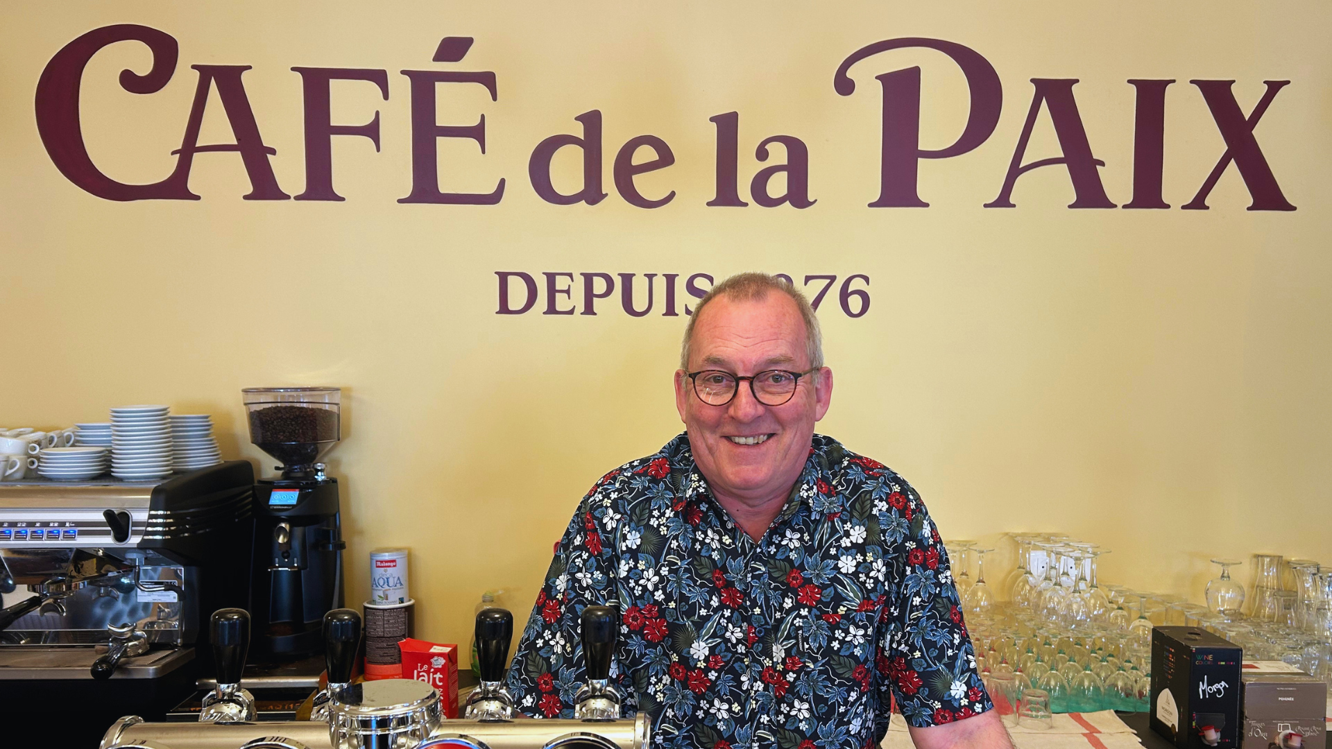 Réouverture du Café de la Paix, lieu emblématique du Morvan qui renaît grâce à un passionné.