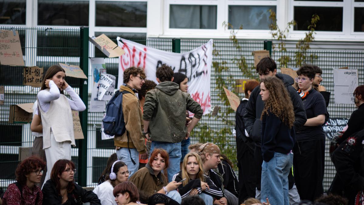 6 octobre : la mobilisation lycéenne gagne les universités et descend dans la rue