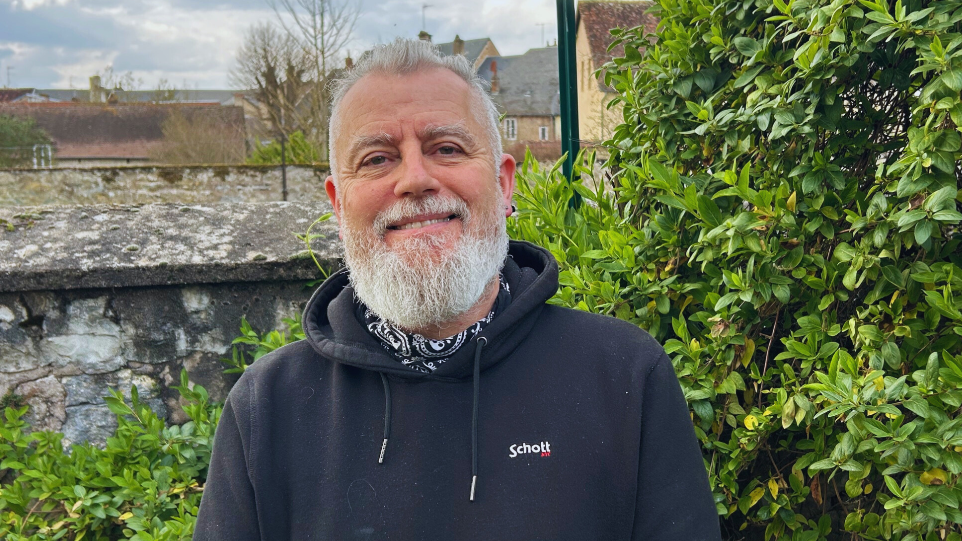 Dans les chemins creux du Morvan, Alain Guyard philosophe à ciel ouvert