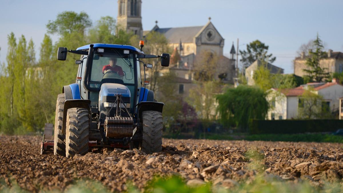 Loi d'urgence agricole : l'Assemblée adopte un texte controversé, entre satisfaction et accusations de « passage en force »