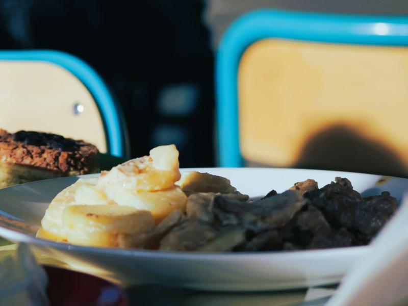 À la cantine de La Charité-sur-Loire, Noël se cuisine en grand