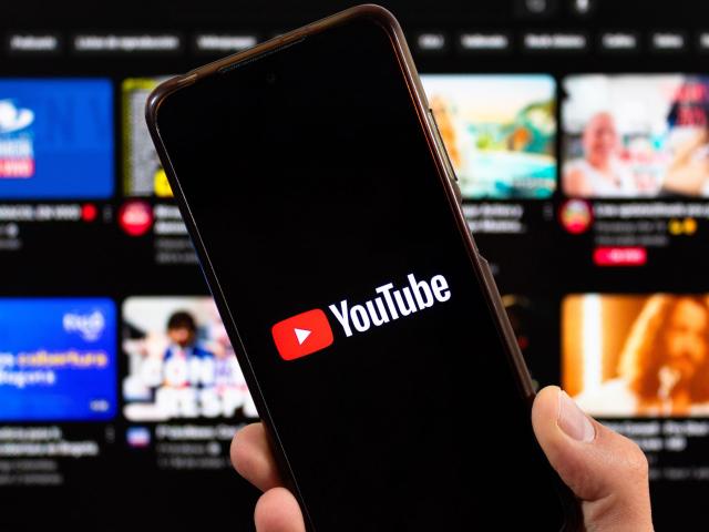 YouTube démonétise les vidéos générées en masse par l'IA