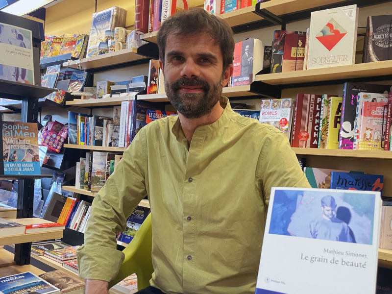 « Le Grain de beauté » : Mathieu Simonet raconte la mort et la liberté du deuil