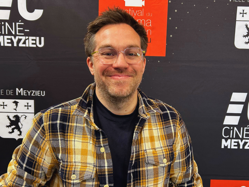 « L’Arnaqueuse » : Wilfried Méance revisite « Le Viager » avec Josiane Balasko et une troupe généreuse.