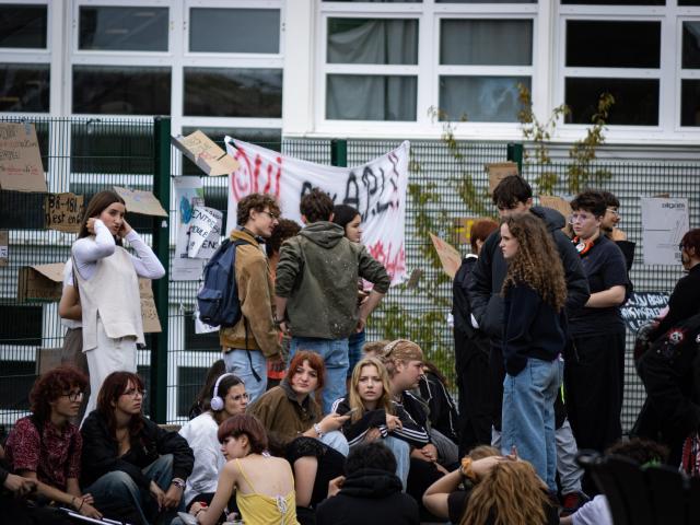 6 octobre : la mobilisation lycéenne gagne les universités et descend dans la rue